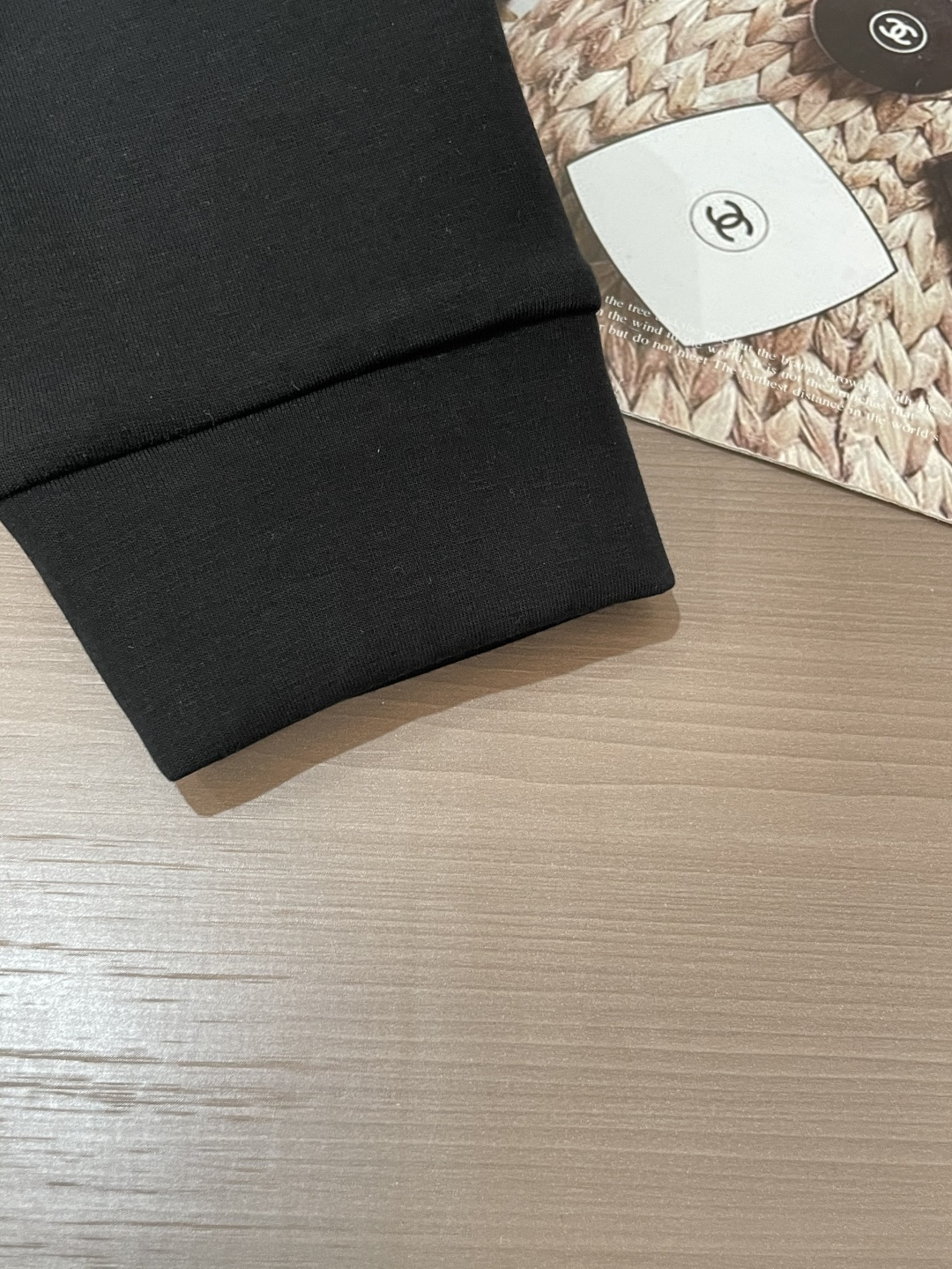 FD 圆领套头卫衣；经典套头男女同款，简约大气系列单品，低调奢华大气百搭款！卫衣选用客供100%高克重棉