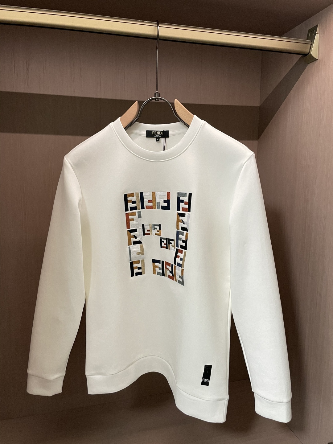 FD 圆领套头卫衣；经典套头男女同款，简约大气系列单品，低调奢华大气百搭款！卫衣选用客供100%高克重棉