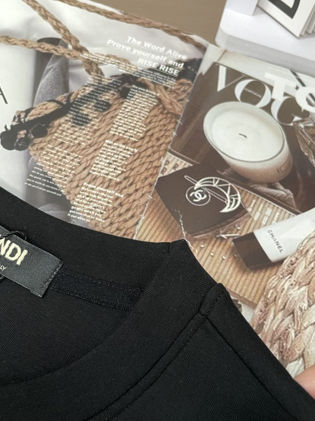 FD 圆领套头卫衣；经典套头男女同款，简约大气系列单品，低调奢华大气百搭款！卫衣选用客供100%高克重棉