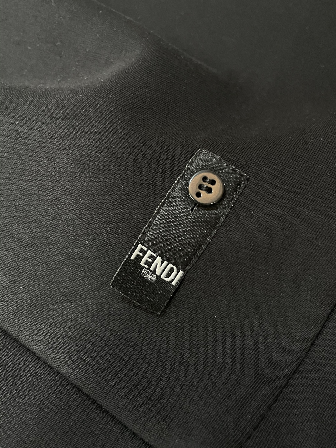 FD 圆领套头卫衣；经典套头男女同款，简约大气系列单品，低调奢华大气百搭款！卫衣选用客供100%高克重棉