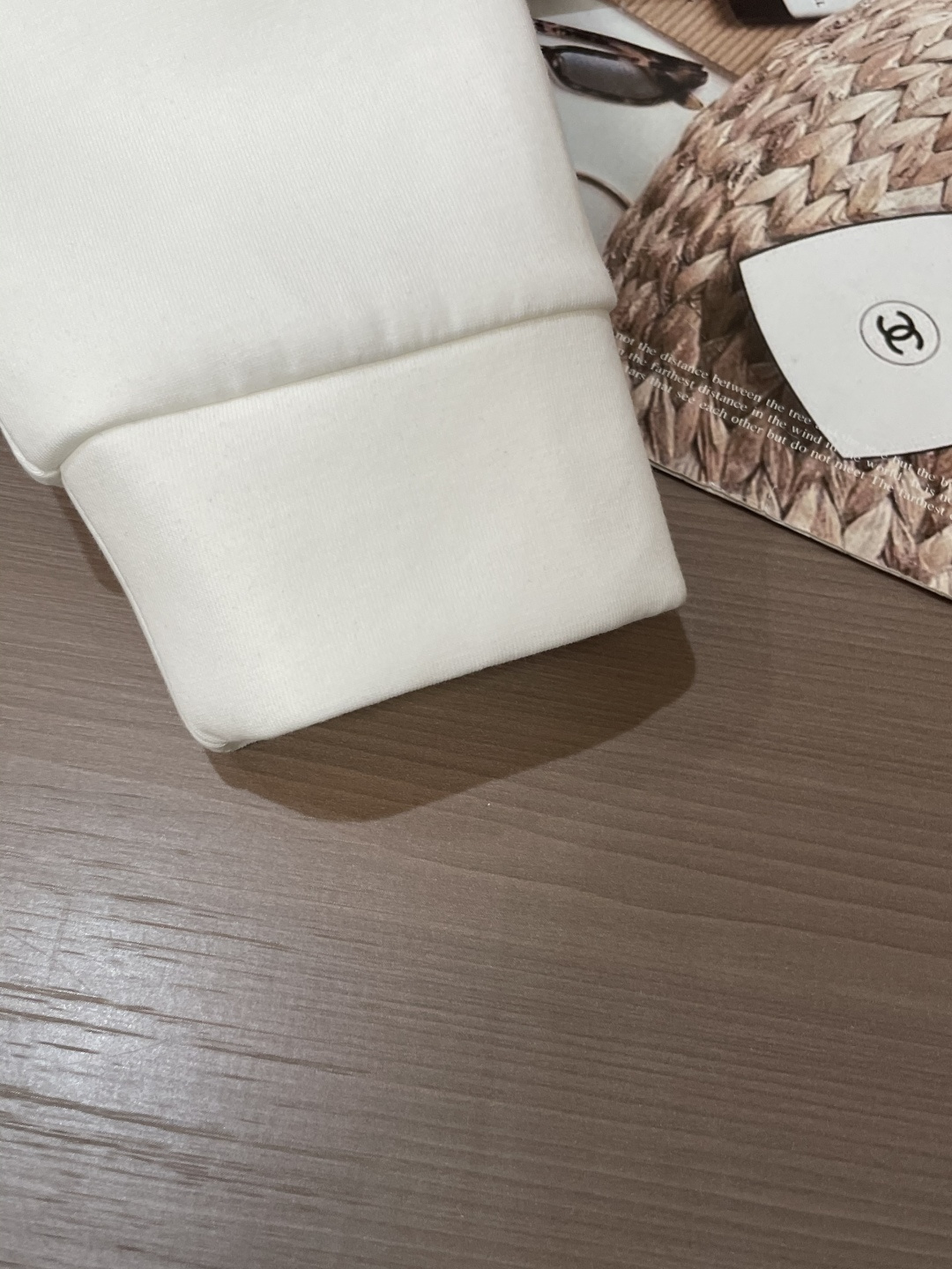 蒙口 圆领套头卫衣；经典套头男女同款，简约大气系列单品，低调奢华大气百搭款！卫衣选用客供100%高克重棉