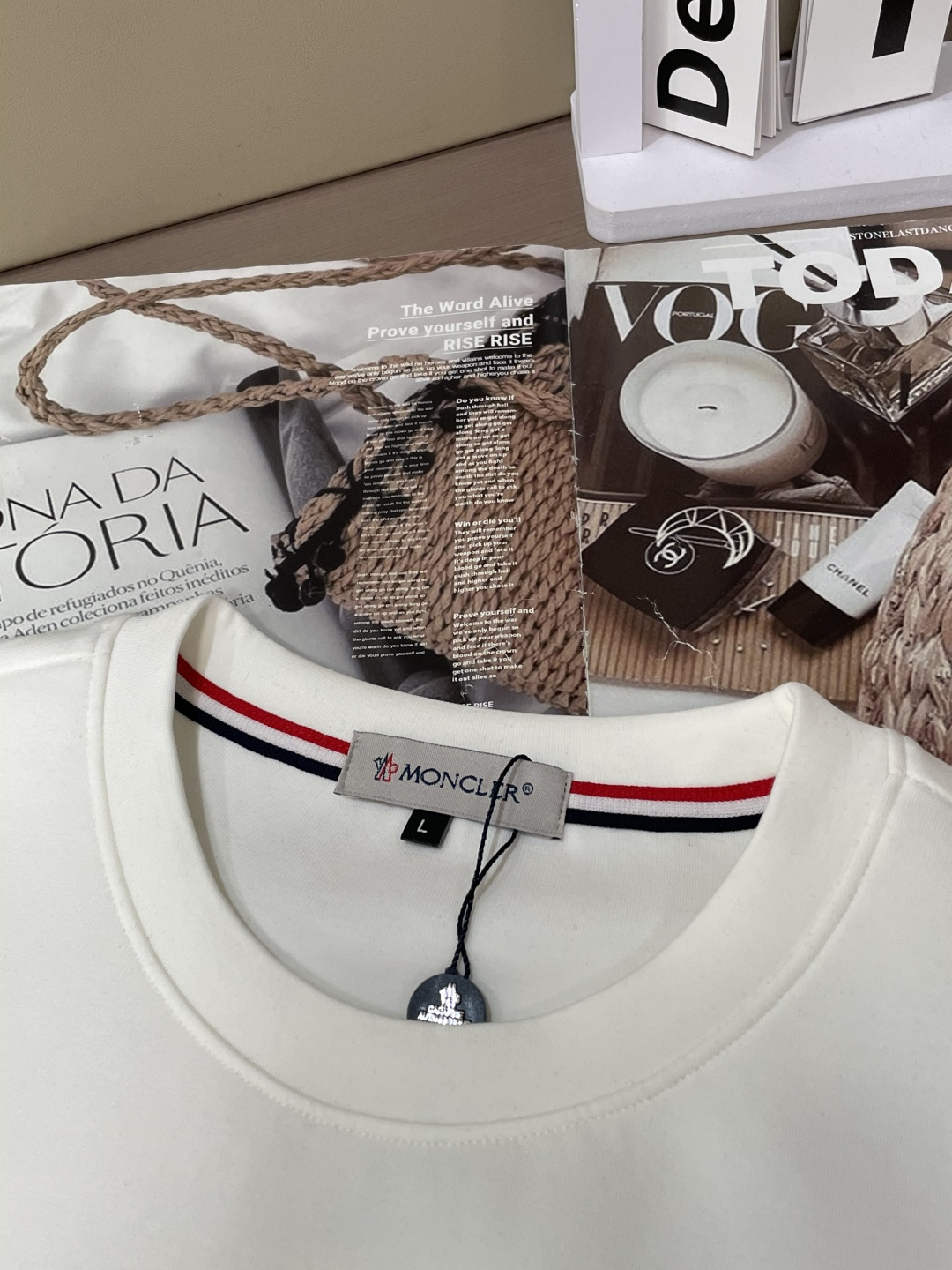 蒙口 圆领套头卫衣；经典套头男女同款，简约大气系列单品，低调奢华大气百搭款！卫衣选用客供100%高克重棉