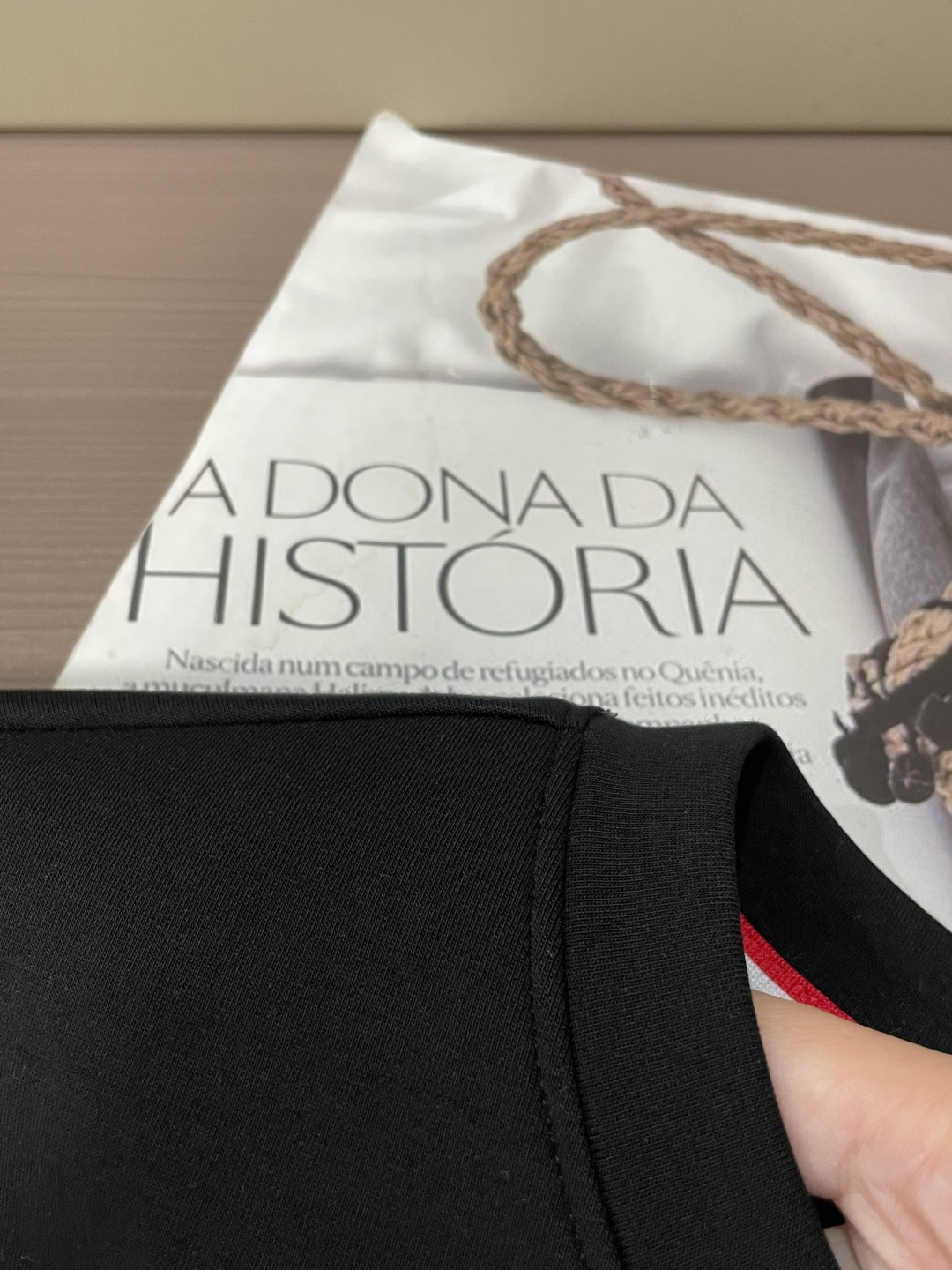 蒙口 圆领套头卫衣；经典套头男女同款，简约大气系列单品，低调奢华大气百搭款！卫衣选用客供100%高克重棉