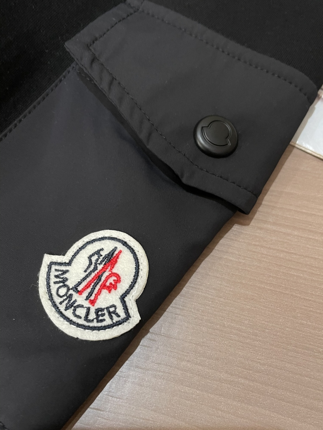 蒙口 圆领套头卫衣；经典套头男女同款，简约大气系列单品，低调奢华大气百搭款！卫衣选用客供100%高克重棉