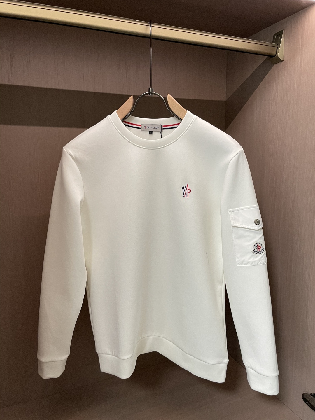 蒙口 圆领套头卫衣；经典套头男女同款，简约大气系列单品，低调奢华大气百搭款！卫衣选用客供100%高克重棉