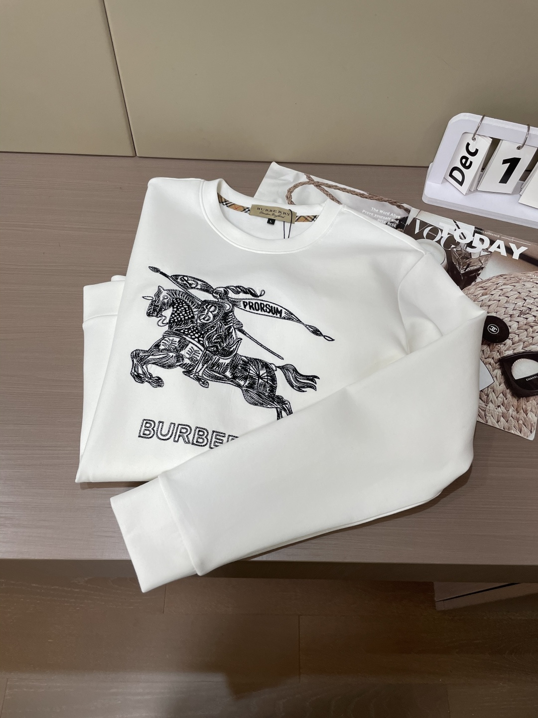 Bur 圆领套头卫衣；经典套头男女同款，简约大气系列单品，低调奢华大气百搭款！卫衣选用客供100%高克重