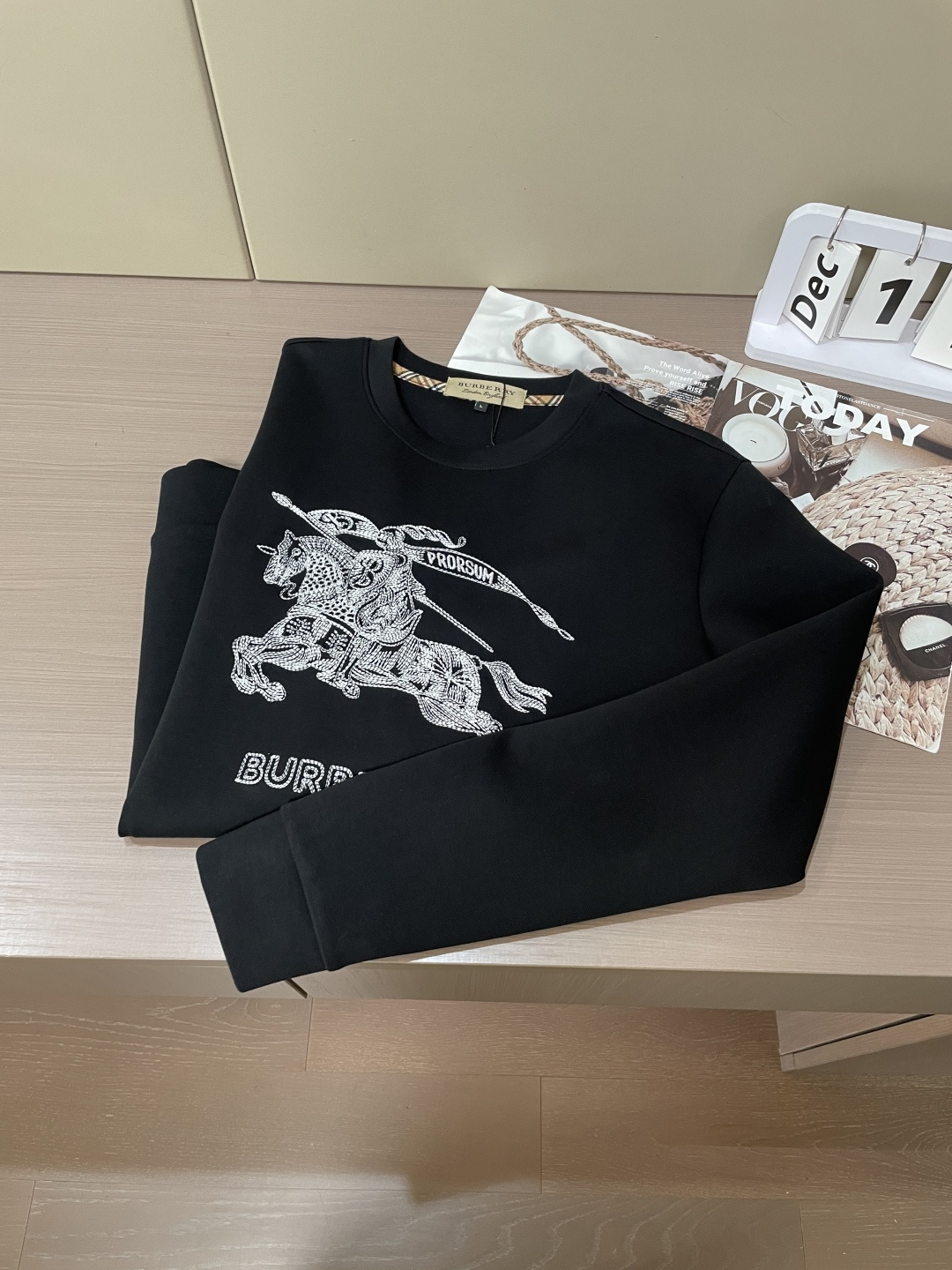 Bur 圆领套头卫衣；经典套头男女同款，简约大气系列单品，低调奢华大气百搭款！卫衣选用客供100%高克重