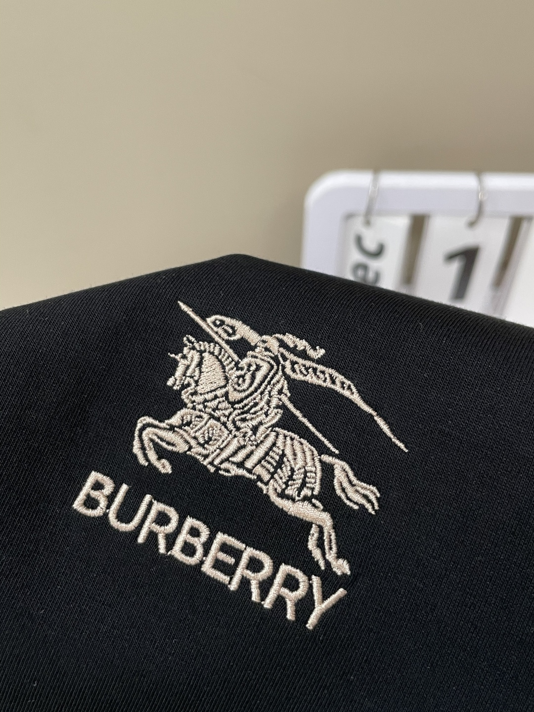 BUR 连帽套头卫衣；经典套头男女同款，简约大气系列单品，低调奢华大气百搭款！卫衣选用客供100%高克重