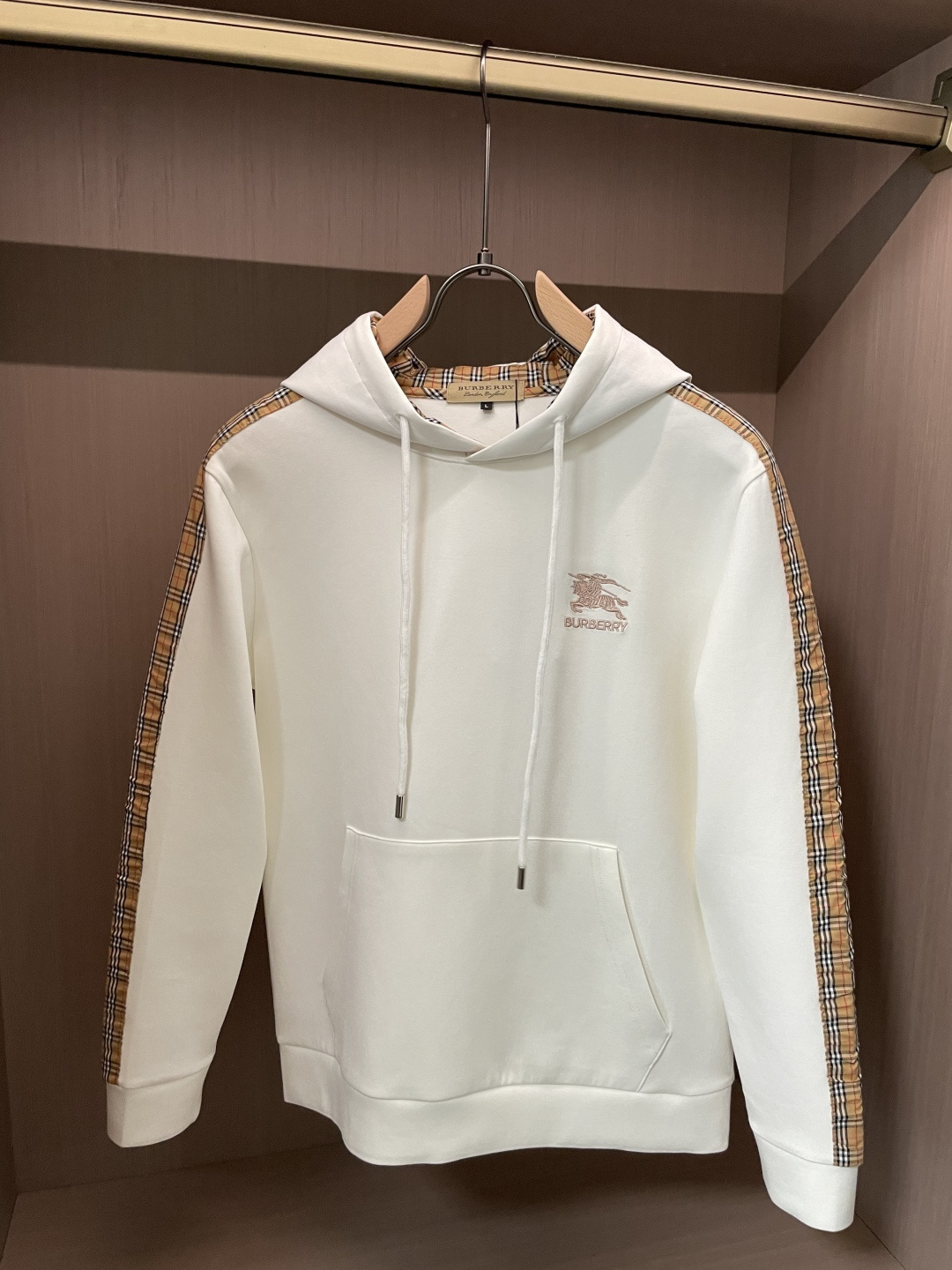 BUR 连帽套头卫衣；经典套头男女同款，简约大气系列单品，低调奢华大气百搭款！卫衣选用客供100%高克重