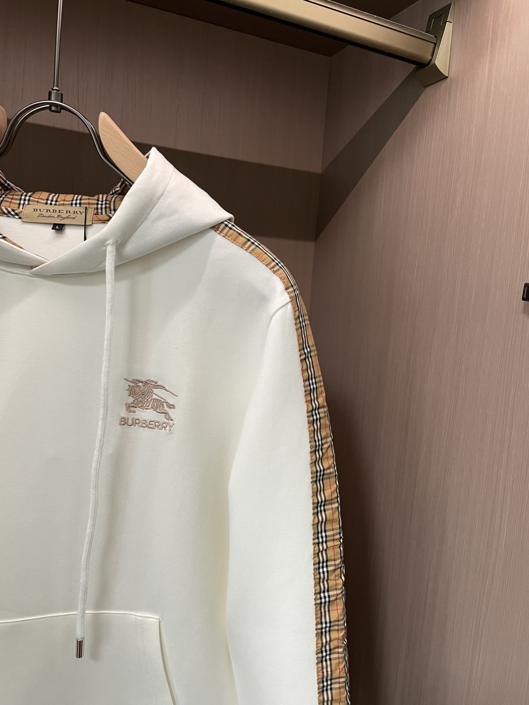 BUR 连帽套头卫衣；经典套头男女同款，简约大气系列单品，低调奢华大气百搭款！卫衣选用客供100%高克重