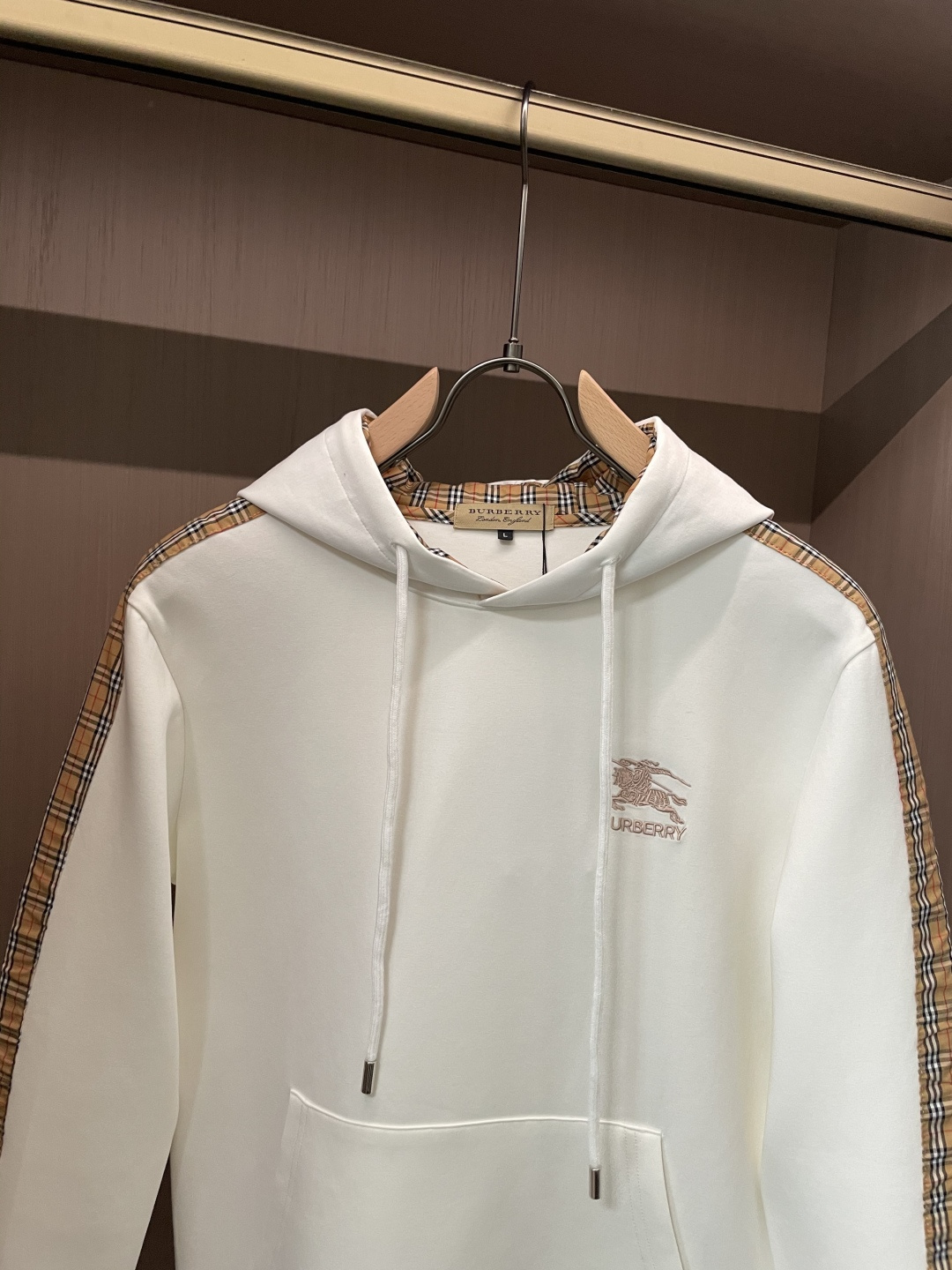 BUR 连帽套头卫衣；经典套头男女同款，简约大气系列单品，低调奢华大气百搭款！卫衣选用客供100%高克重