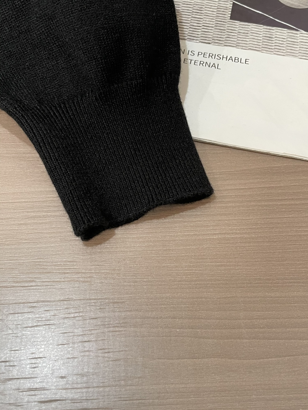 BC 重磅推荐！2025aw秋冬新款 专柜同步 时尚经典针织衫 秋冬必备款 采用针织衫加厚毛衣，精致简洁