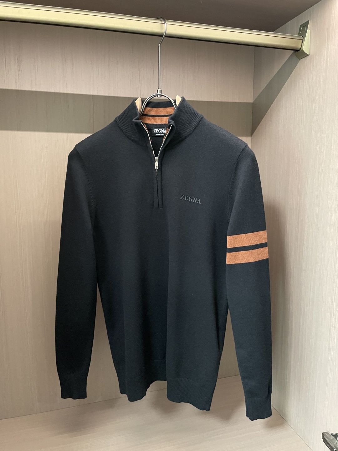 杰尼亚 新款开衫针织毛衣！经典永不过时！外观简洁干净，秋日可以单穿，深冬最为内搭！定制进口高支数羊毛混纺