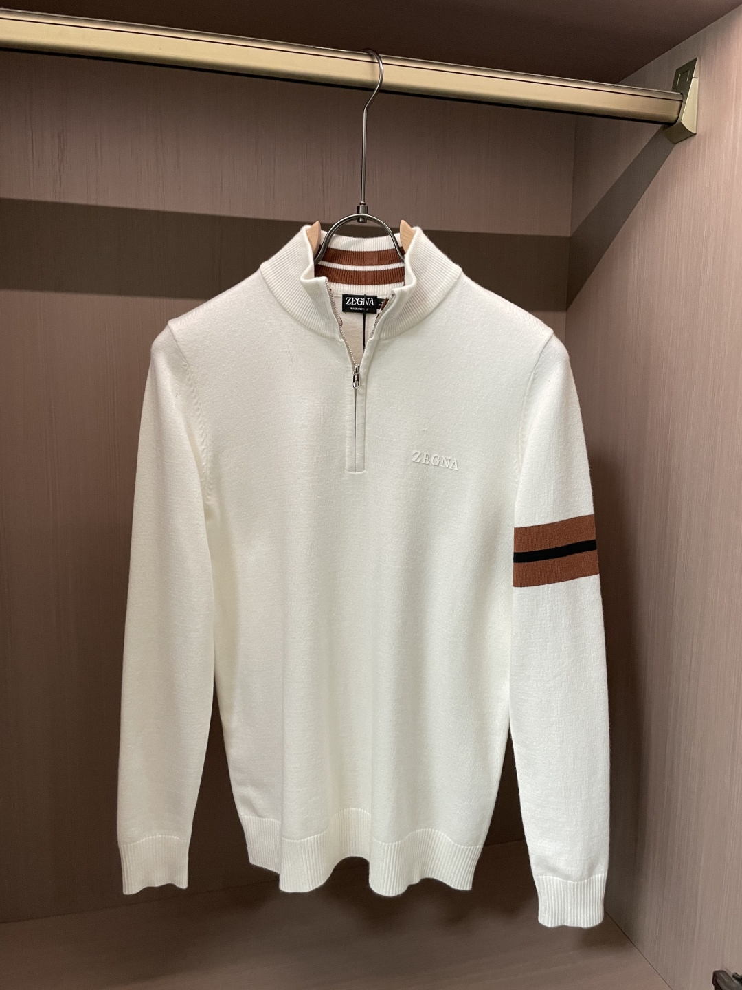 杰尼亚 新款开衫针织毛衣！经典永不过时！外观简洁干净，秋日可以单穿，深冬最为内搭！定制进口高支数羊毛混纺