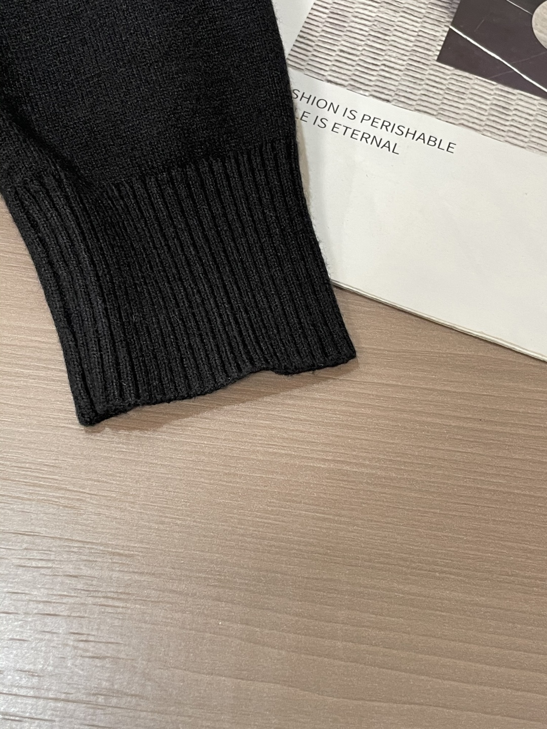 杰尼亚 新款开衫针织毛衣！经典永不过时！外观简洁干净，秋日可以单穿，深冬最为内搭！定制进口高支数羊毛混纺