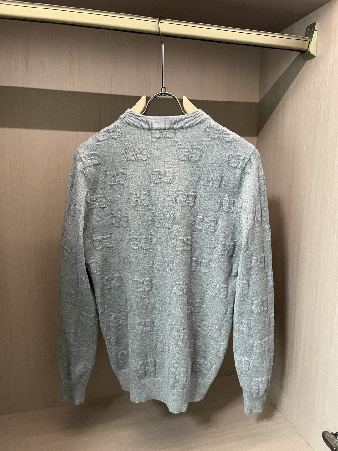 Gucc 重磅推荐！2025aw秋冬新款 专柜同步 时尚经典针织衫 秋冬必备款 采用针织衫加厚毛衣，精致