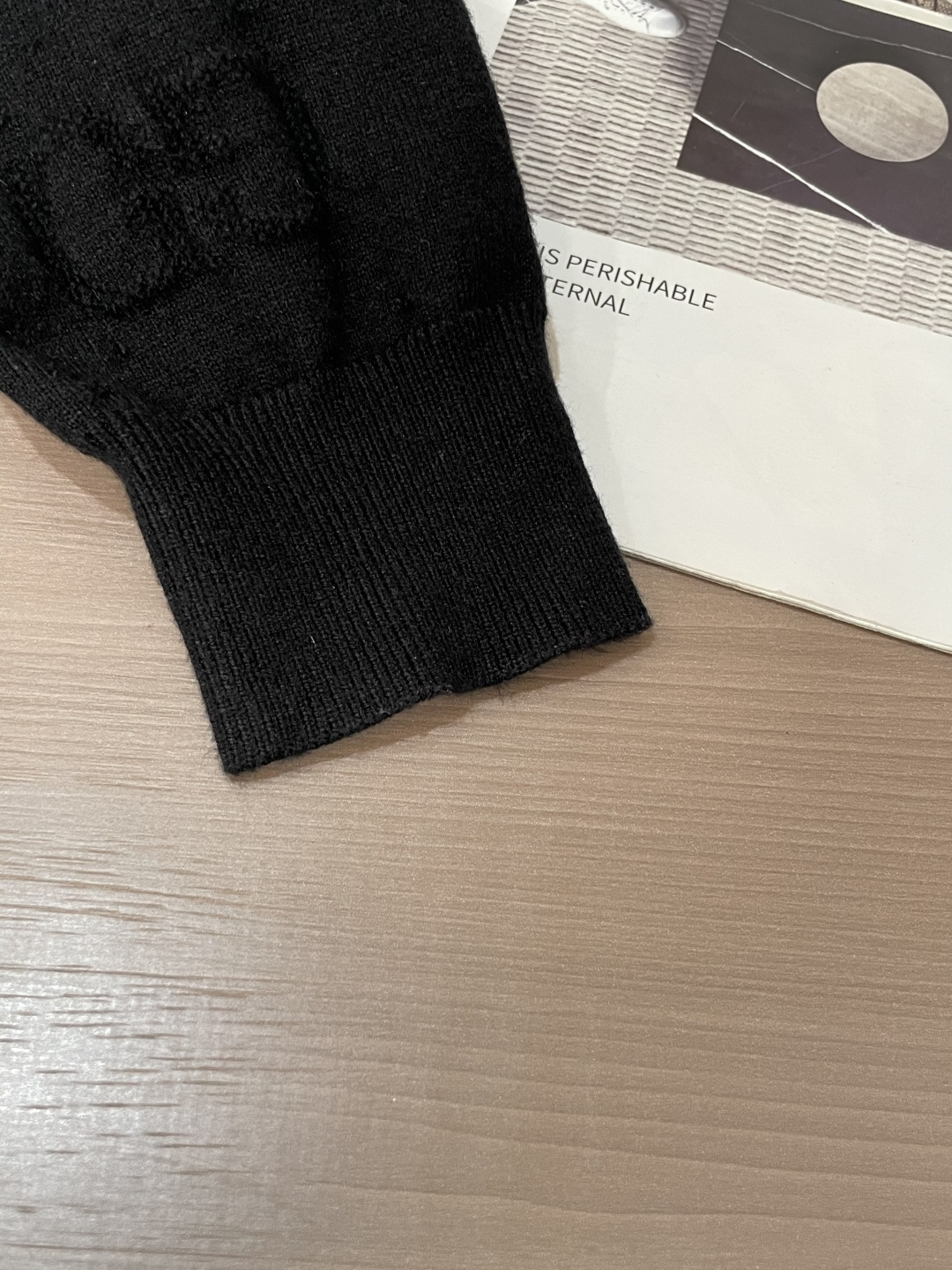 Gucc 重磅推荐！2025aw秋冬新款 专柜同步 时尚经典针织衫 秋冬必备款 采用针织衫加厚毛衣，精致