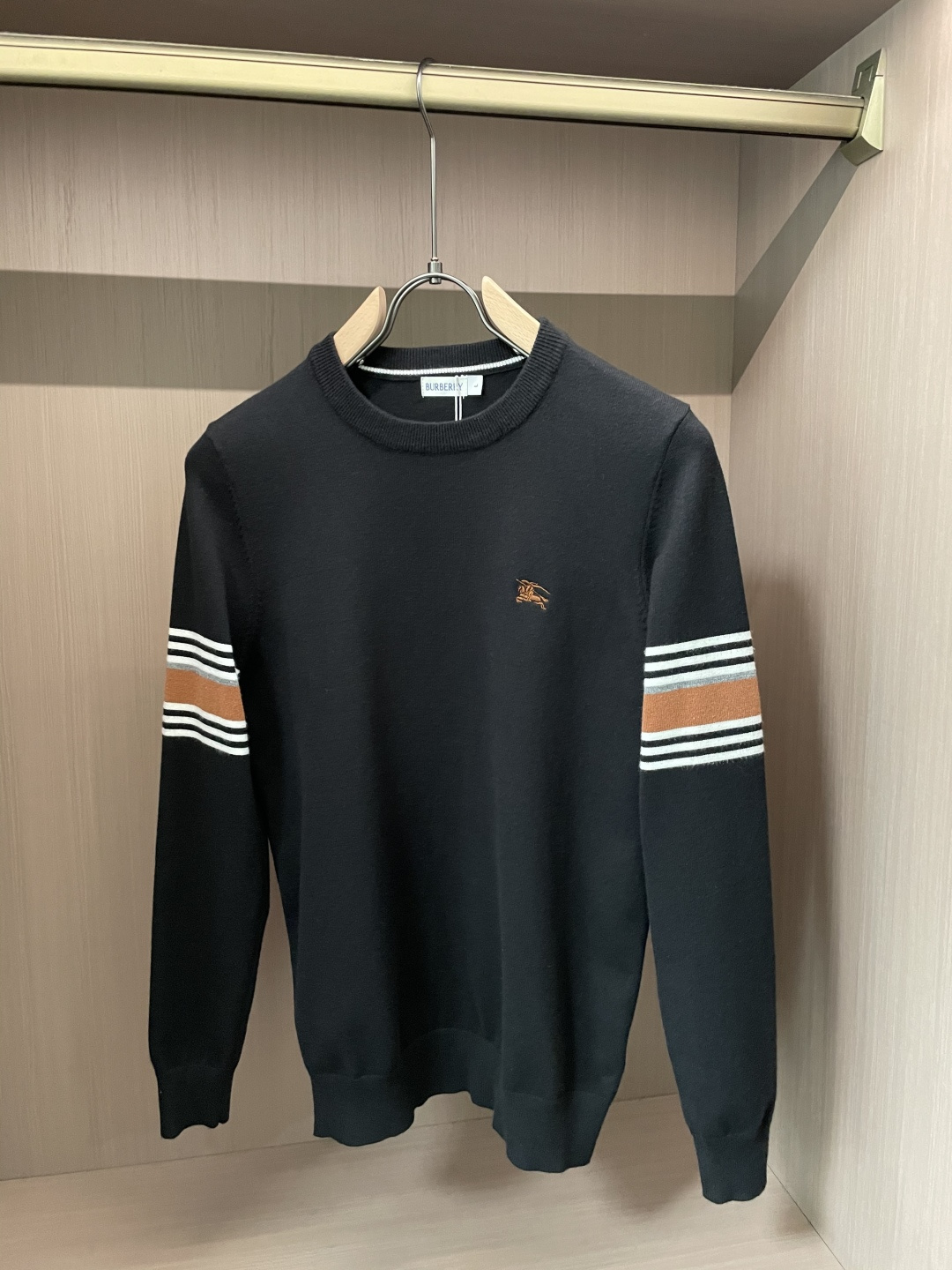 Bur 重磅推荐！2025aw秋冬新款 专柜同步 时尚经典针织衫 秋冬必备款 采用针织衫加厚毛衣，精致简