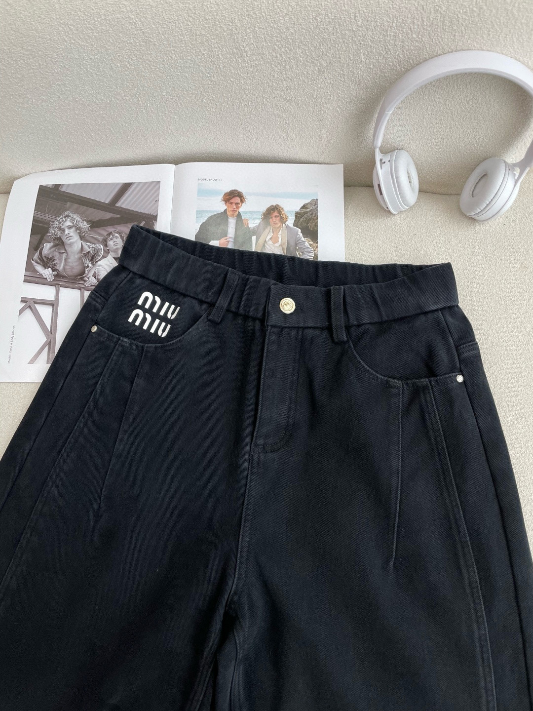 miumiu2025秋冬最新系列男士加厚休闲裤！内里加绒，非常保暖，北方的宝子们赶紧备上！采用客供弹力柔