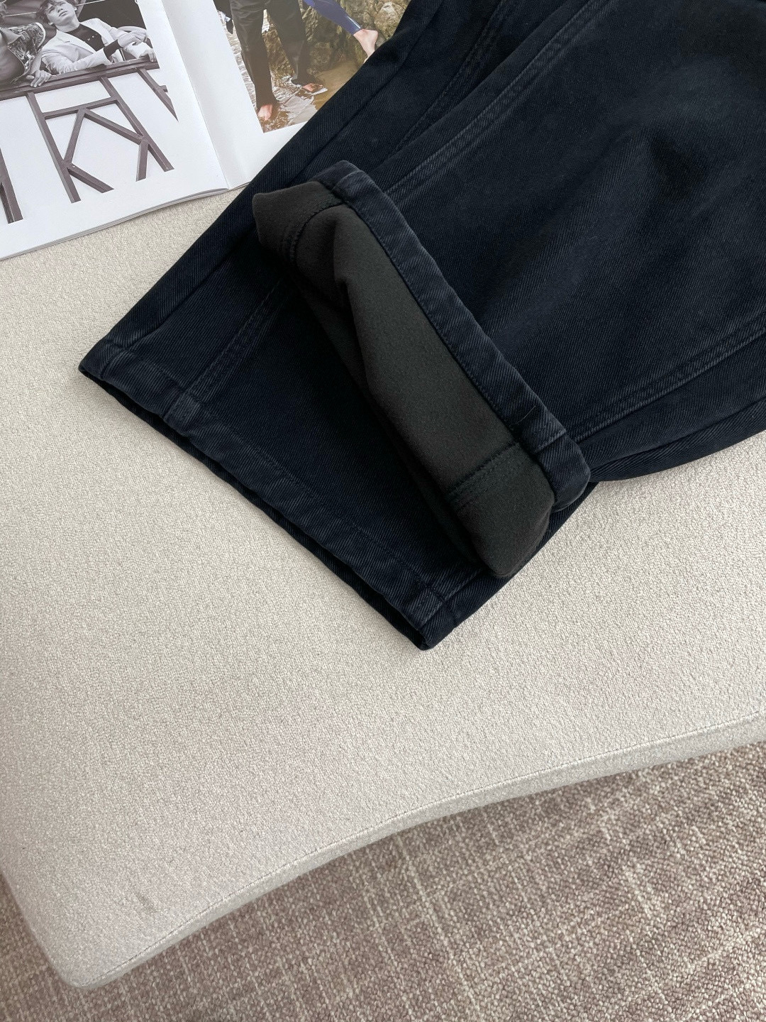 miumiu2025秋冬最新系列男士加厚休闲裤！内里加绒，非常保暖，北方的宝子们赶紧备上！采用客供弹力柔