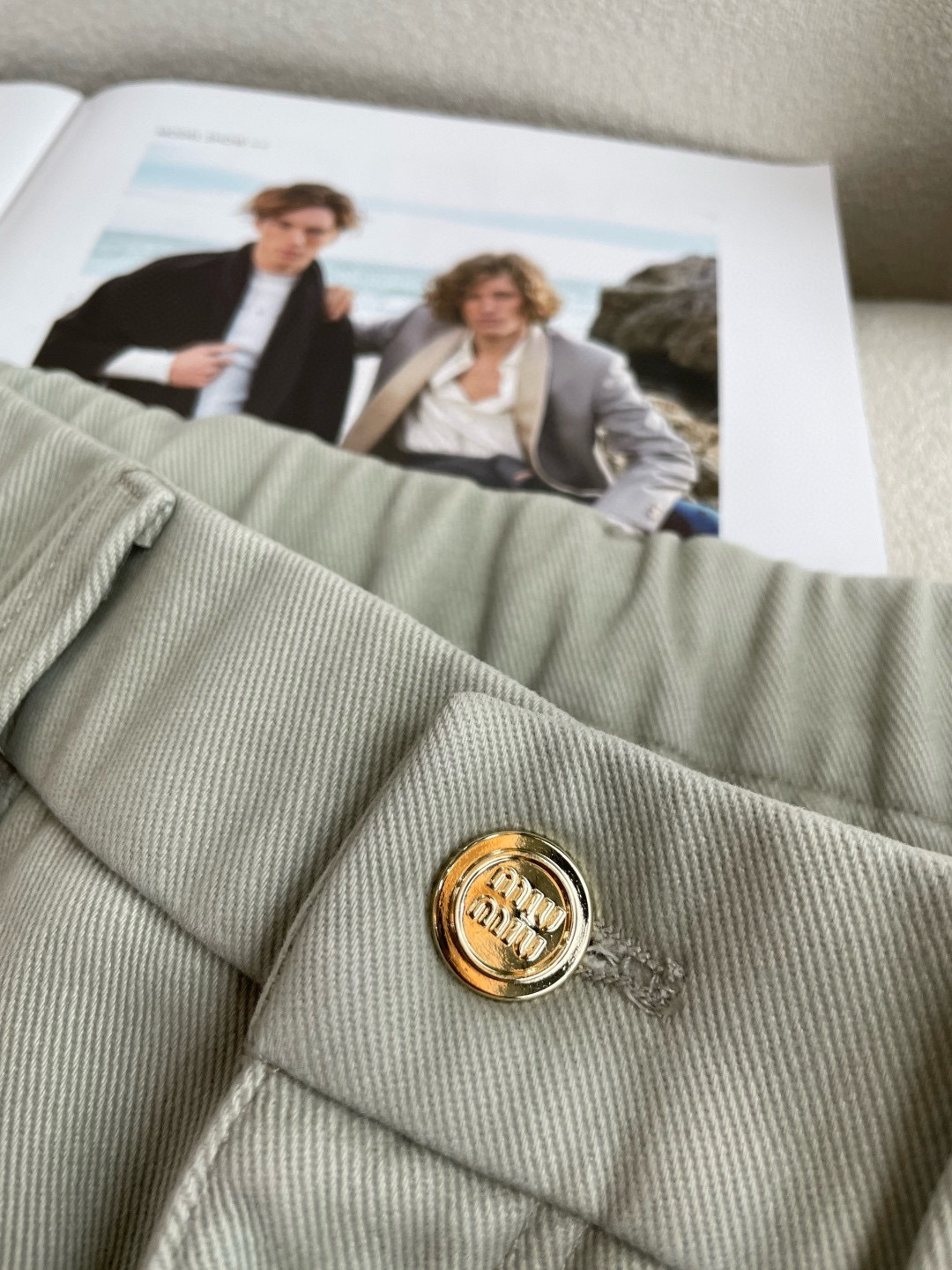 miumiu2025秋冬最新系列男士加厚休闲裤！内里加绒，非常保暖，北方的宝子们赶紧备上！采用客供弹力柔