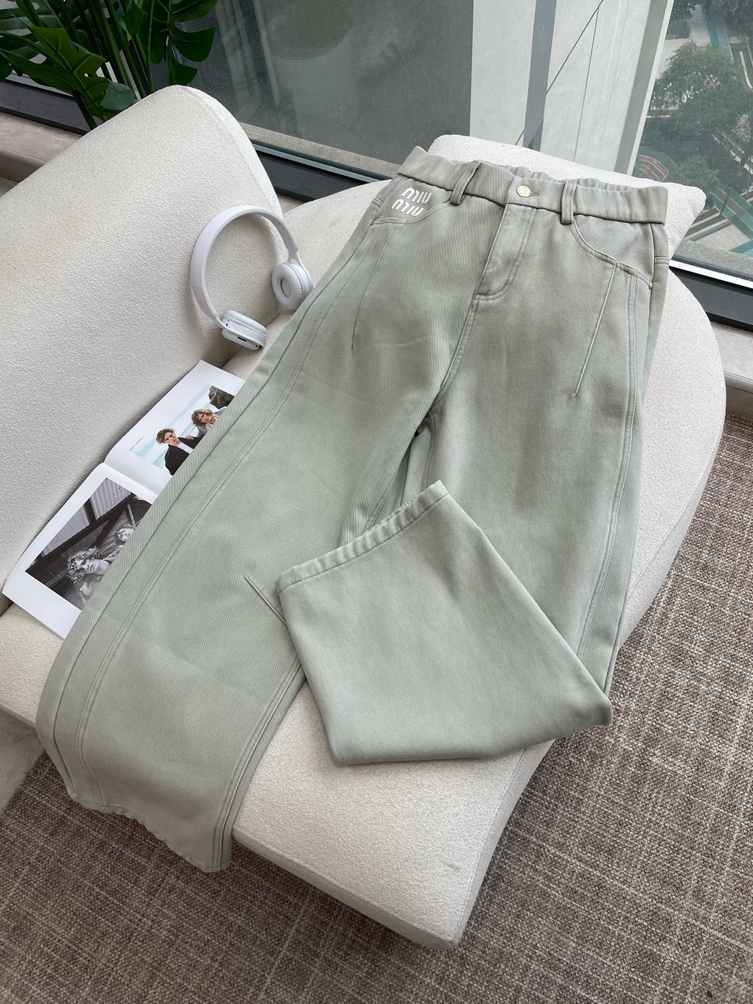 miumiu2025秋冬最新系列男士加厚休闲裤！内里加绒，非常保暖，北方的宝子们赶紧备上！采用客供弹力柔