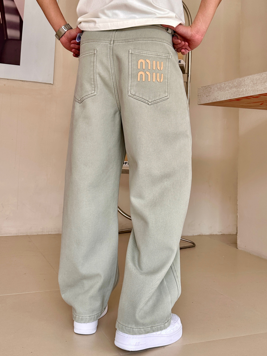 miumiu2025秋冬最新系列男士加厚休闲裤！内里加绒，非常保暖，北方的宝子们赶紧备上！采用客供弹力柔