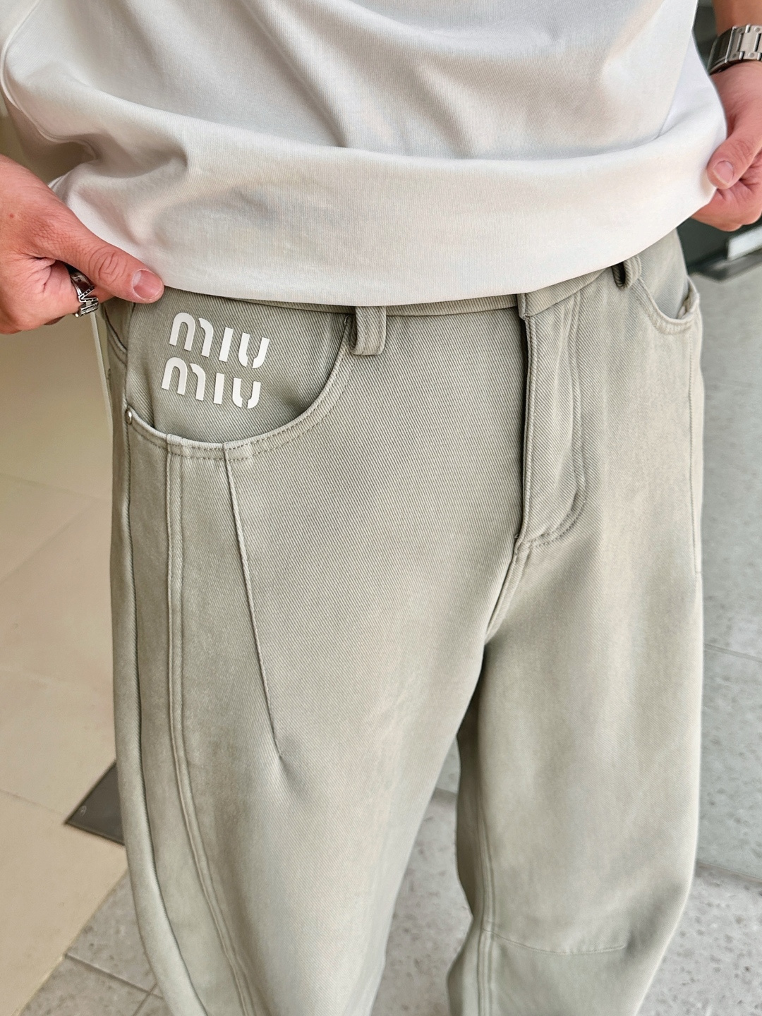 miumiu2025秋冬最新系列男士加厚休闲裤！内里加绒，非常保暖，北方的宝子们赶紧备上！采用客供弹力柔