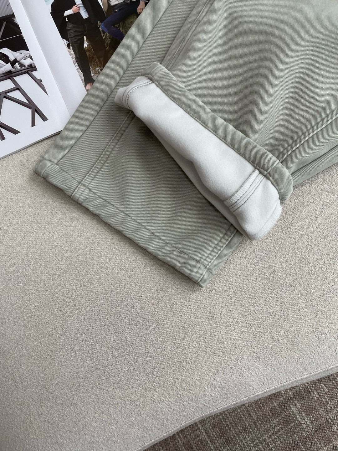 miumiu2025秋冬最新系列男士加厚休闲裤！内里加绒，非常保暖，北方的宝子们赶紧备上！采用客供弹力柔