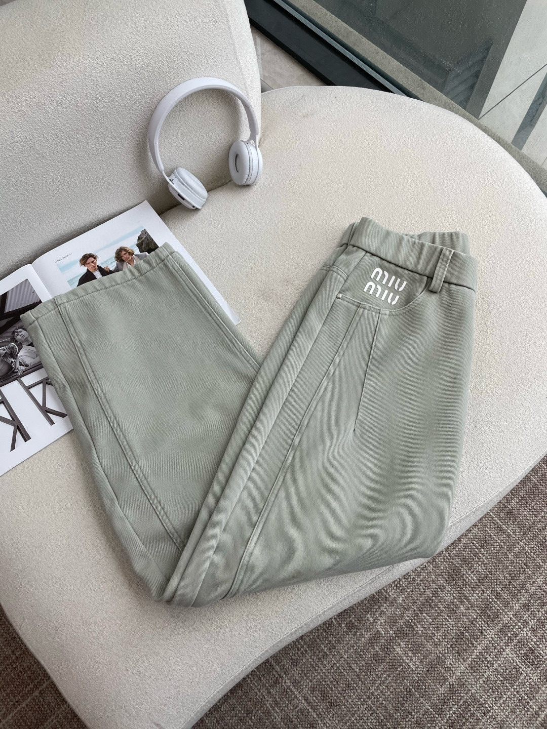 miumiu2025秋冬最新系列男士加厚休闲裤！内里加绒，非常保暖，北方的宝子们赶紧备上！采用客供弹力柔