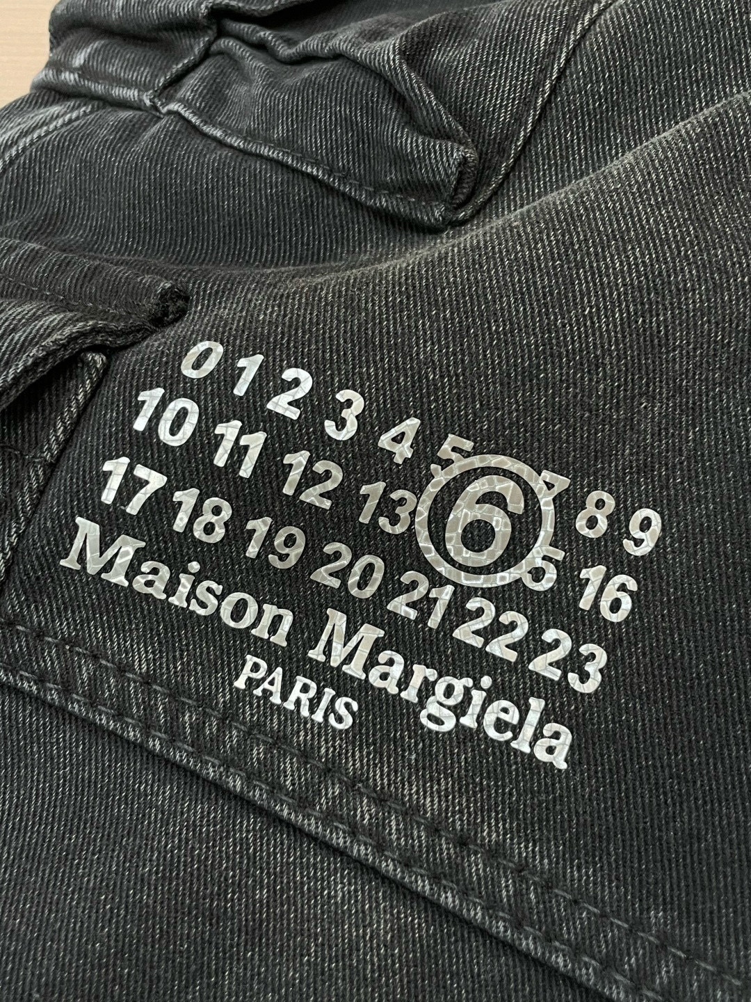 马吉拉 秋冬最新休闲工装牛仔裤 加厚款！潮人必备 非常个性！内里加绒，非常保暖！舒适度极高。腰部订制松紧