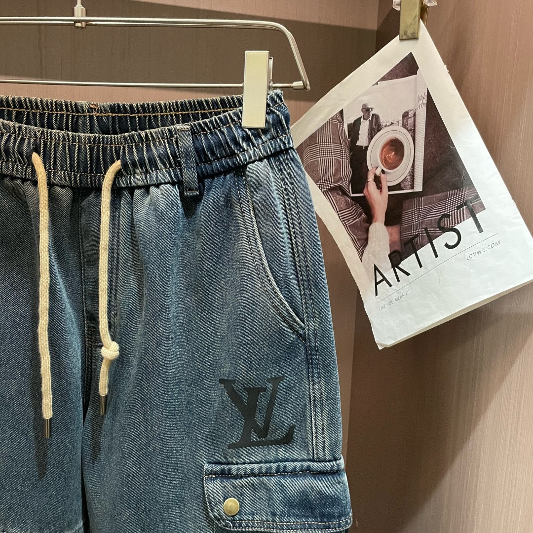 Lv 秋冬最新休闲工装牛仔裤 加厚款！潮人必备 非常个性！内里加绒，非常保暖！舒适度极高。腰部订制松紧橡