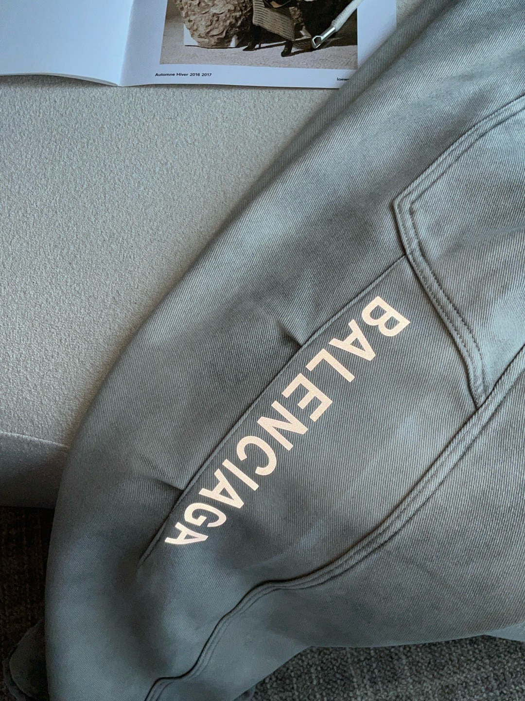 巴黎世家 2025秋冬最新系列男士加厚休闲裤！内里加绒，非常保暖，北方的宝子们赶紧备上！采用客供弹力柔棉