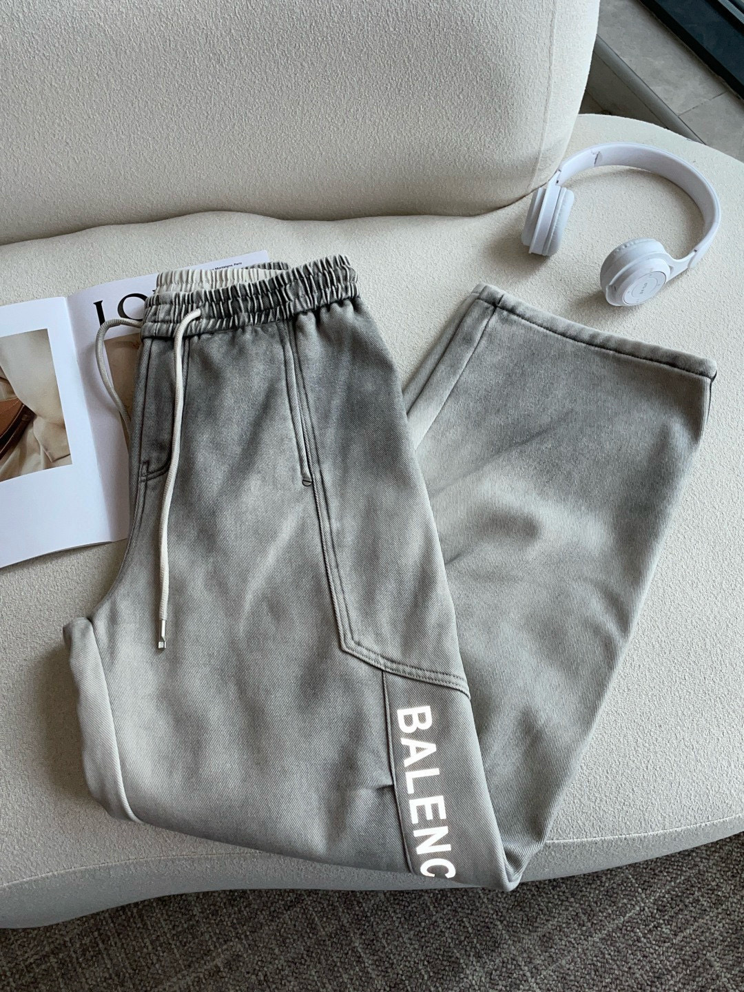 巴黎世家 2025秋冬最新系列男士加厚休闲裤！内里加绒，非常保暖，北方的宝子们赶紧备上！采用客供弹力柔棉