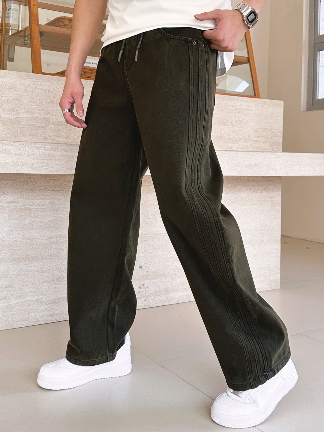 miumiu 2025秋冬最新系列男士加厚休闲裤！内里加绒，非常保暖，北方的宝子们赶紧备上！采用客供弹力