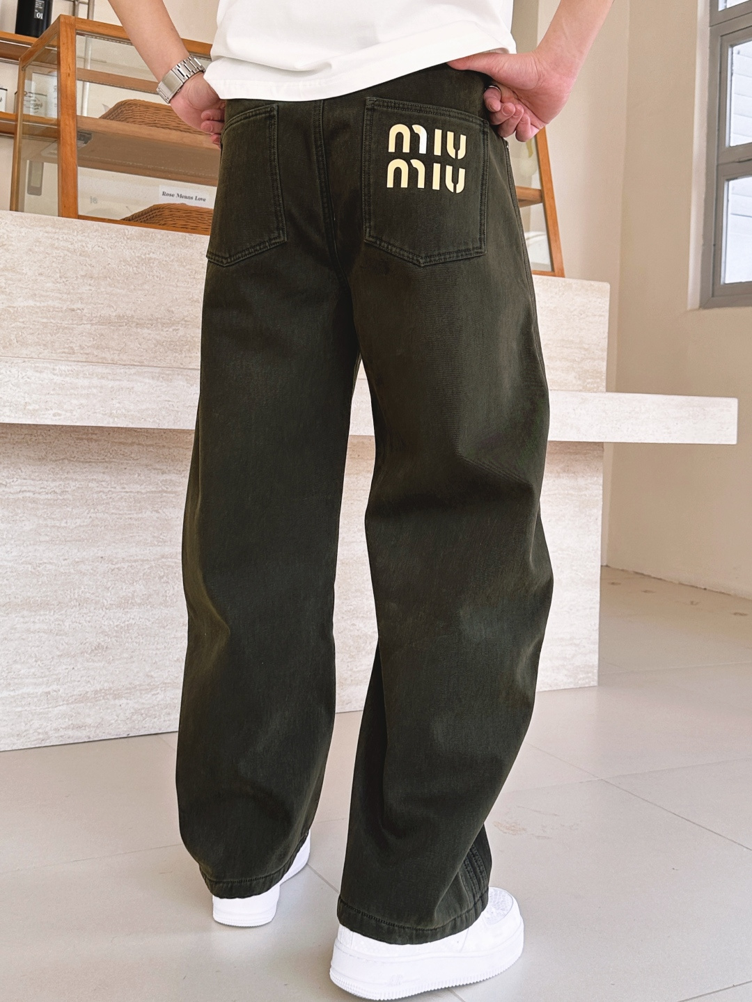 miumiu 2025秋冬最新系列男士加厚休闲裤！内里加绒，非常保暖，北方的宝子们赶紧备上！采用客供弹力