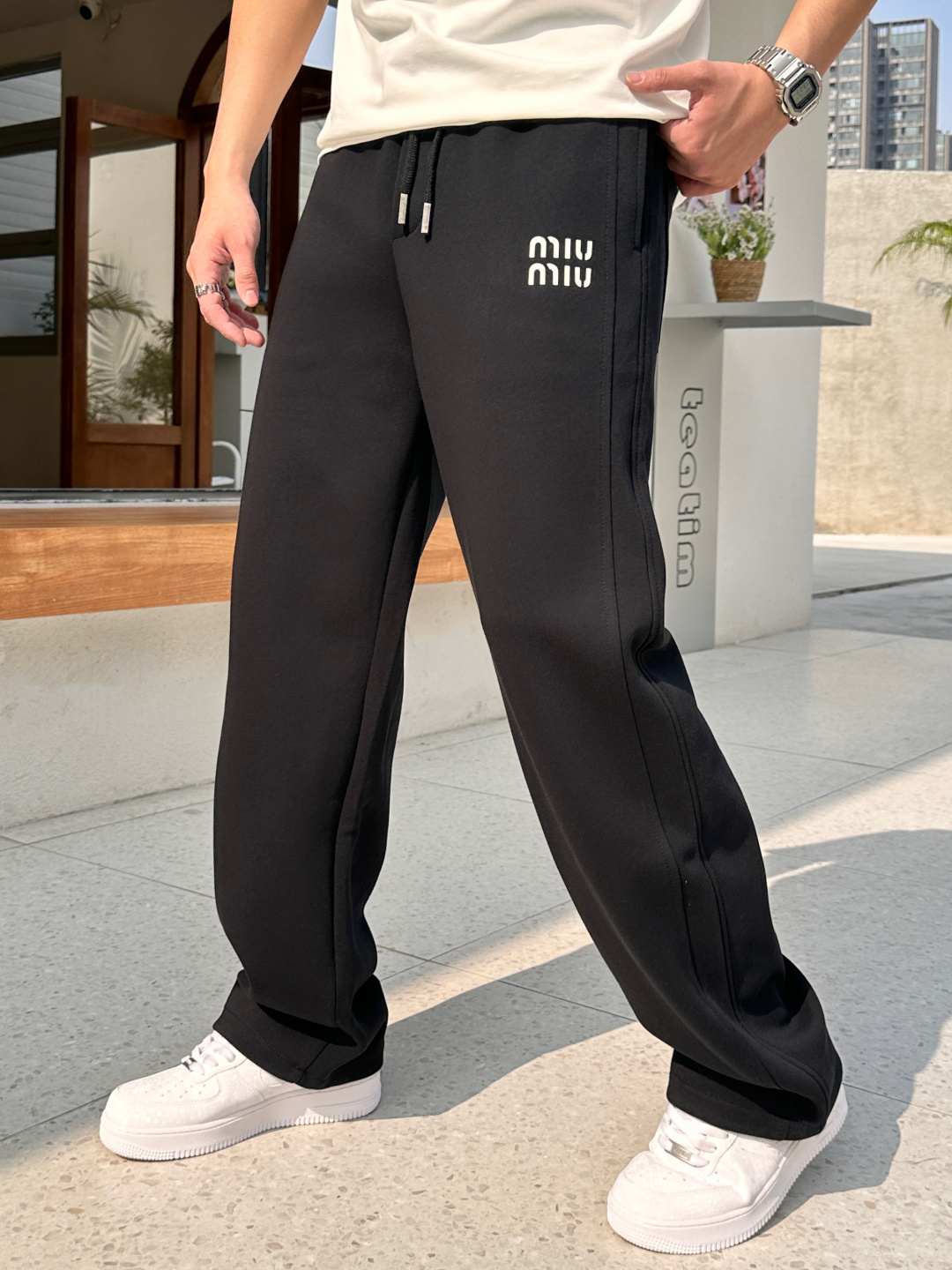 miumiu2025秋冬最新系列男士加厚休闲裤！内里加绒，非常保暖，北方的宝子们赶紧备上！采用客供弹力柔