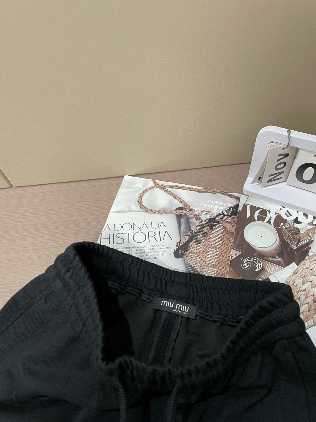 miumiu2025秋冬最新系列男士加厚休闲裤！内里加绒，非常保暖，北方的宝子们赶紧备上！采用客供弹力柔