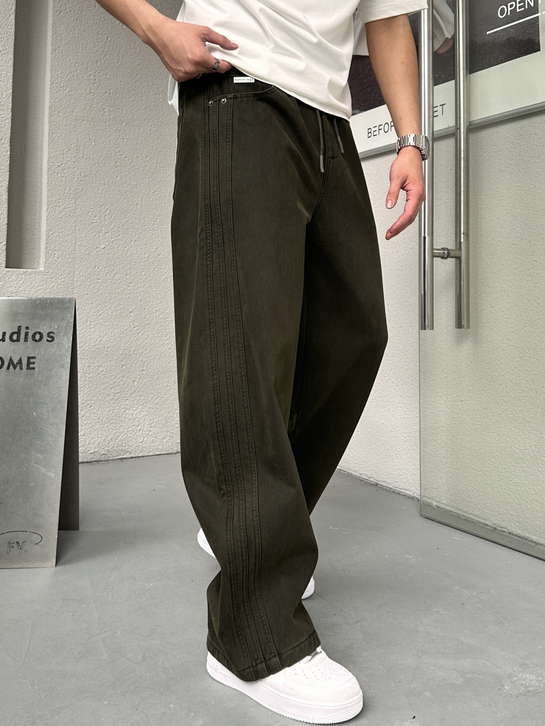 巴黎世家 2025秋冬最新系列男士加厚休闲裤！内里加绒，非常保暖，北方的宝子们赶紧备上！采用客供弹力柔棉