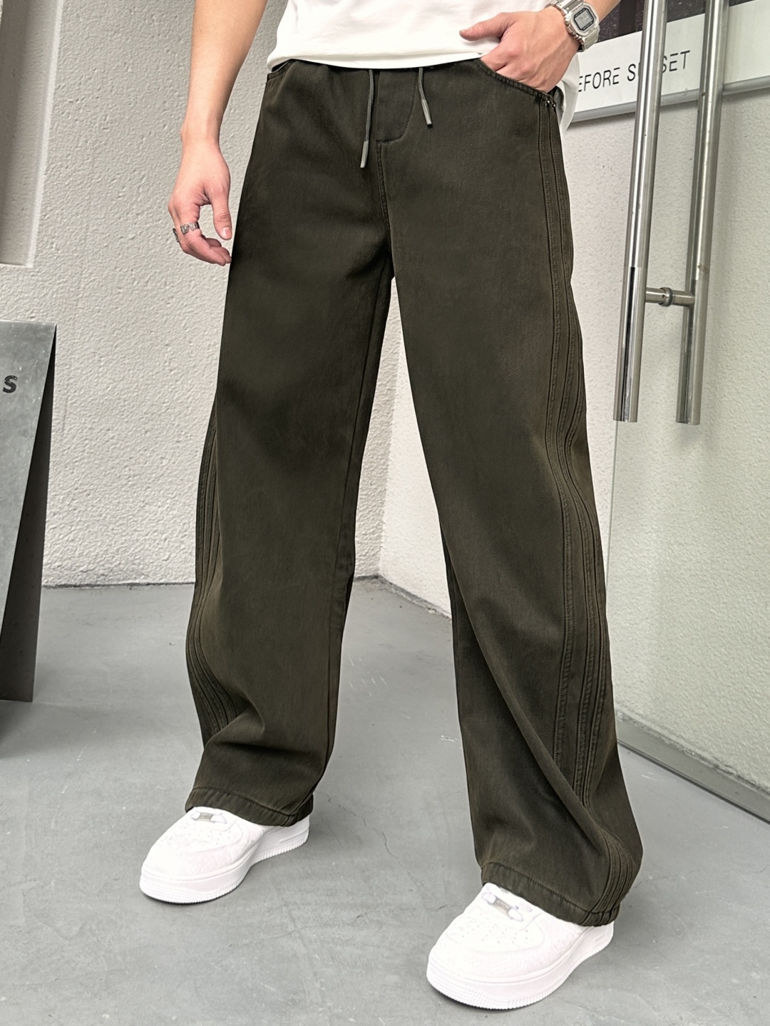 巴黎世家 2025秋冬最新系列男士加厚休闲裤！内里加绒，非常保暖，北方的宝子们赶紧备上！采用客供弹力柔棉