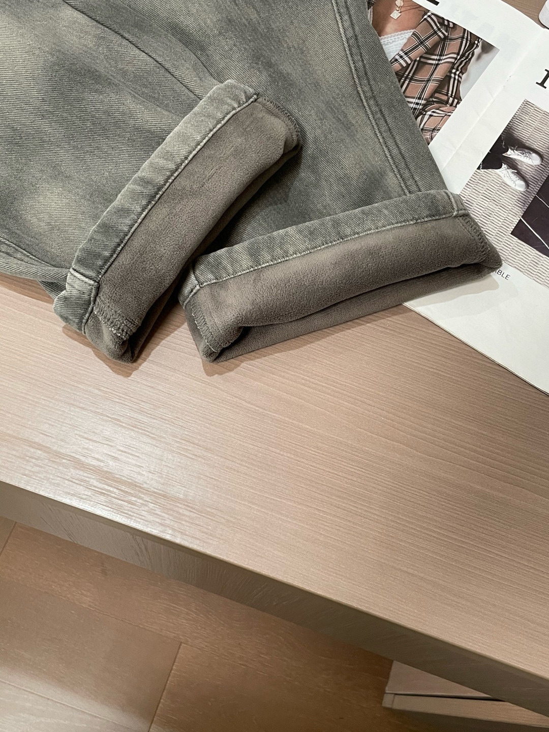 Lv 2025秋冬最新系列男士加厚休闲裤！内里加绒，非常保暖，北方的宝子们赶紧备上！采用客供弹力柔棉材质