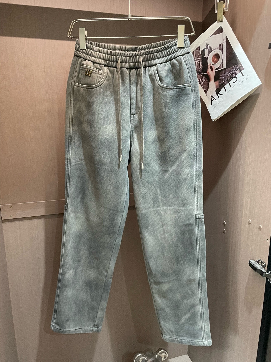 Lv 2025秋冬最新系列男士加厚休闲裤！内里加绒，非常保暖，北方的宝子们赶紧备上！采用客供弹力柔棉材质