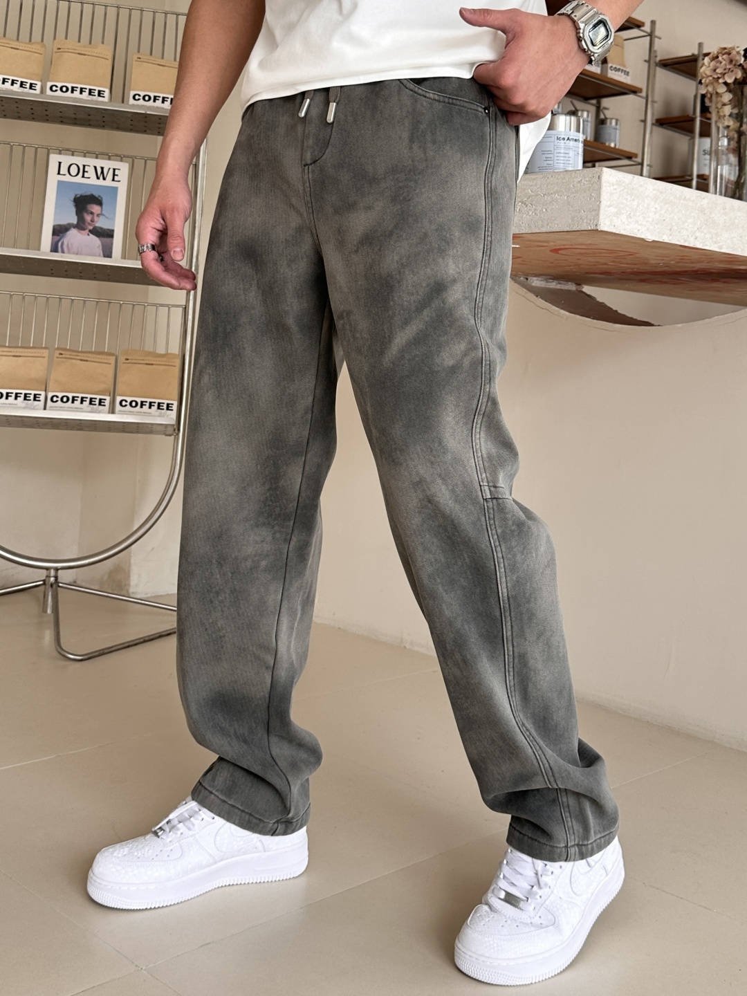 Lv 2025秋冬最新系列男士加厚休闲裤！内里加绒，非常保暖，北方的宝子们赶紧备上！采用客供弹力柔棉材质