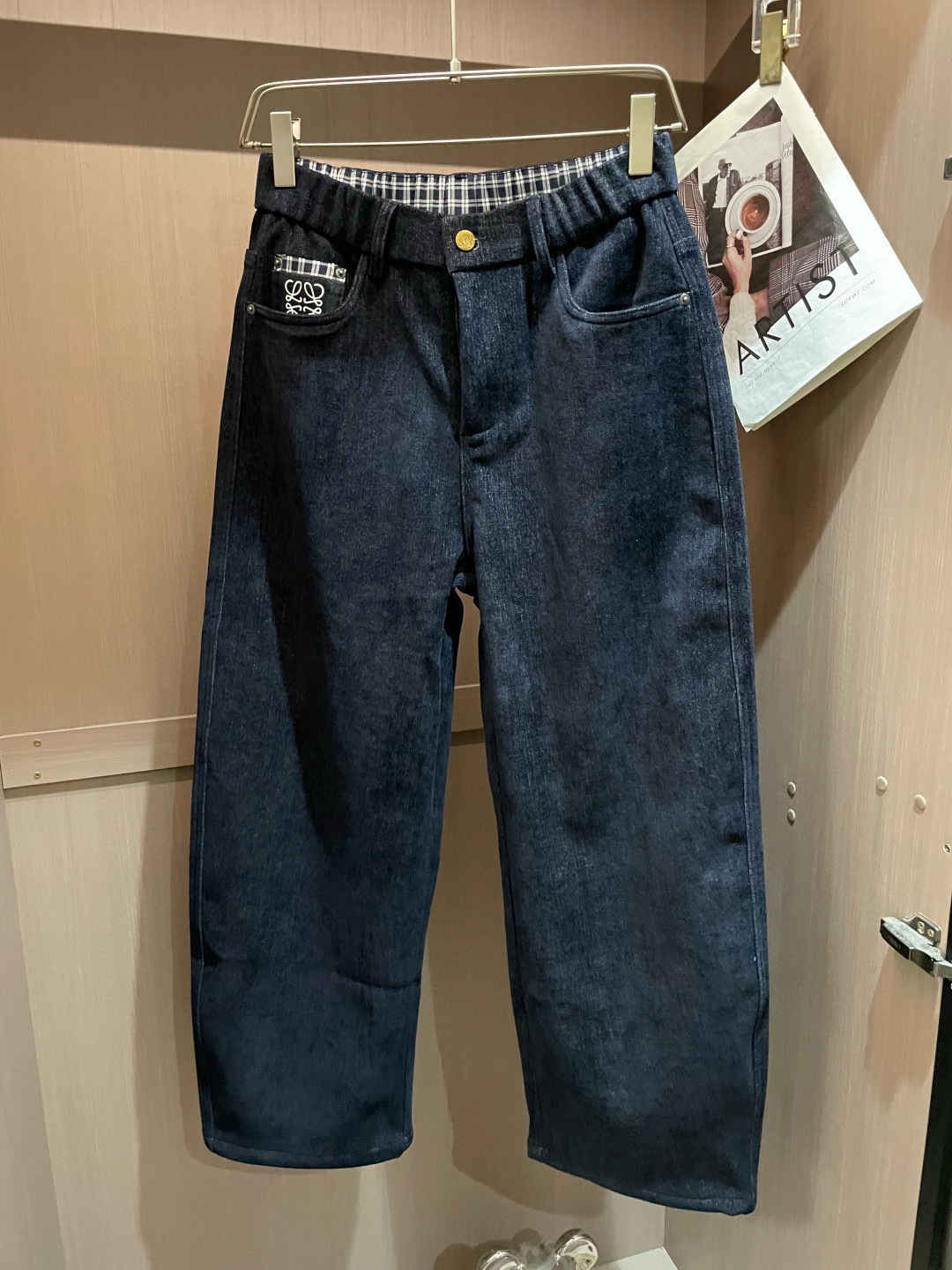 Loewe 2025秋冬最新系列男士加厚休闲裤！内里加绒，非常保暖，北方的宝子们赶紧备上！采用客供弹力柔