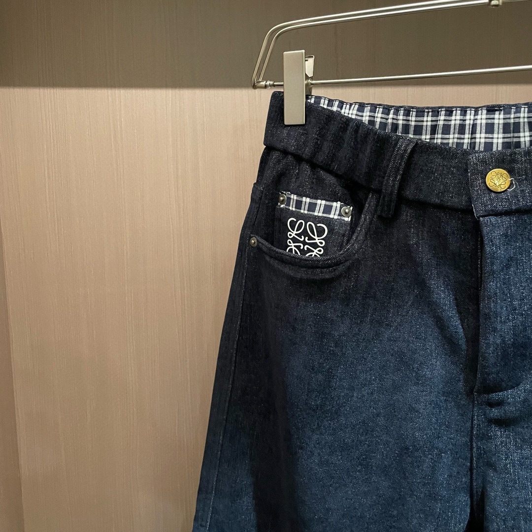 Loewe 2025秋冬最新系列男士加厚休闲裤！内里加绒，非常保暖，北方的宝子们赶紧备上！采用客供弹力柔