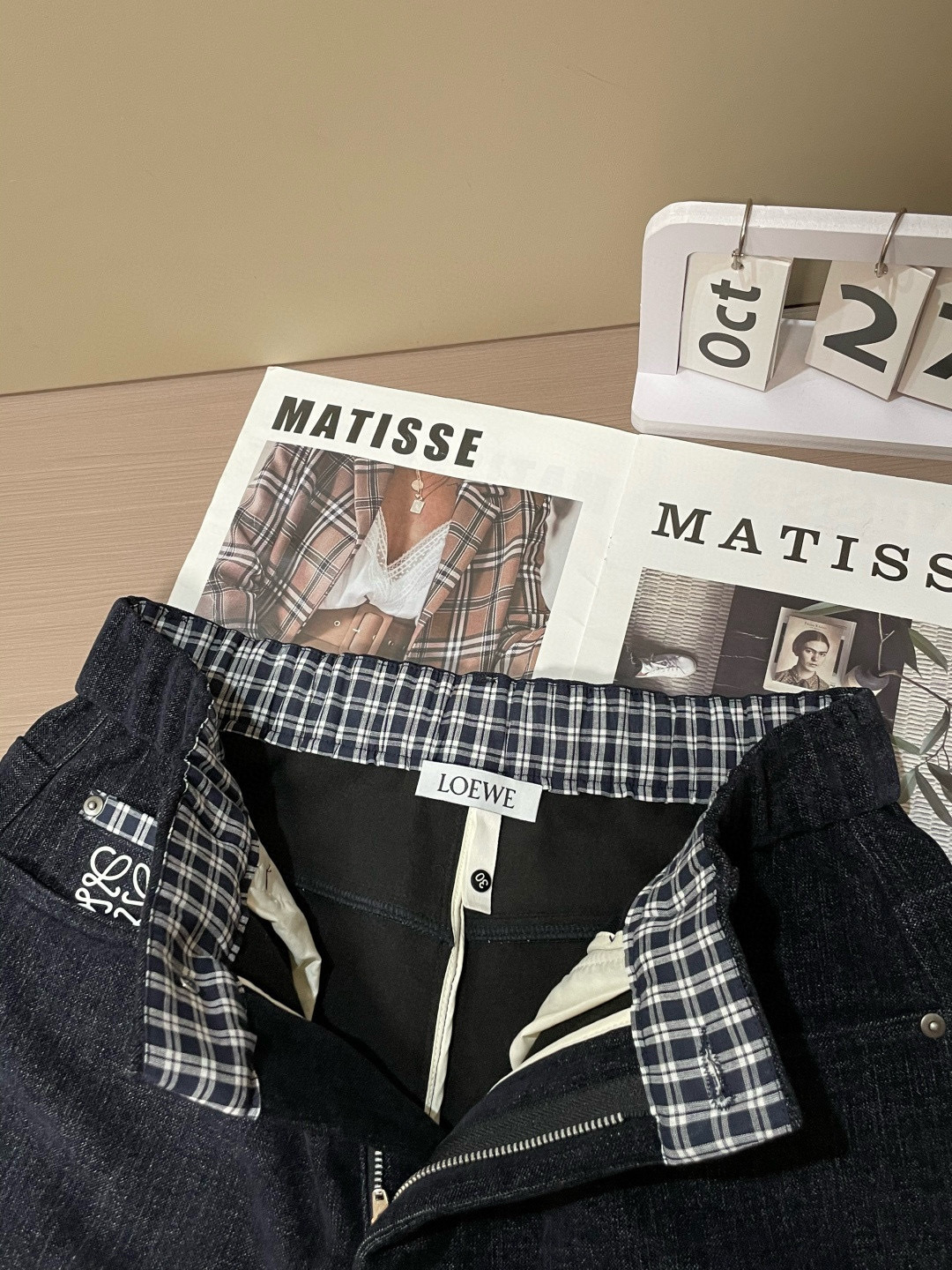 Loewe 2025秋冬最新系列男士加厚休闲裤！内里加绒，非常保暖，北方的宝子们赶紧备上！采用客供弹力柔