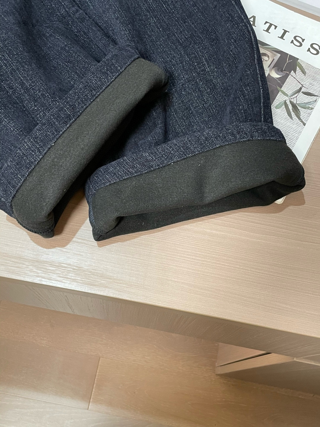 Loewe 2025秋冬最新系列男士加厚休闲裤！内里加绒，非常保暖，北方的宝子们赶紧备上！采用客供弹力柔