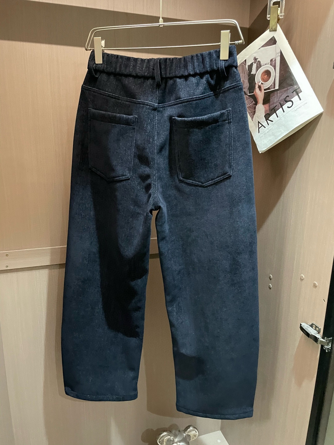 Loewe 2025秋冬最新系列男士加厚休闲裤！内里加绒，非常保暖，北方的宝子们赶紧备上！采用客供弹力柔