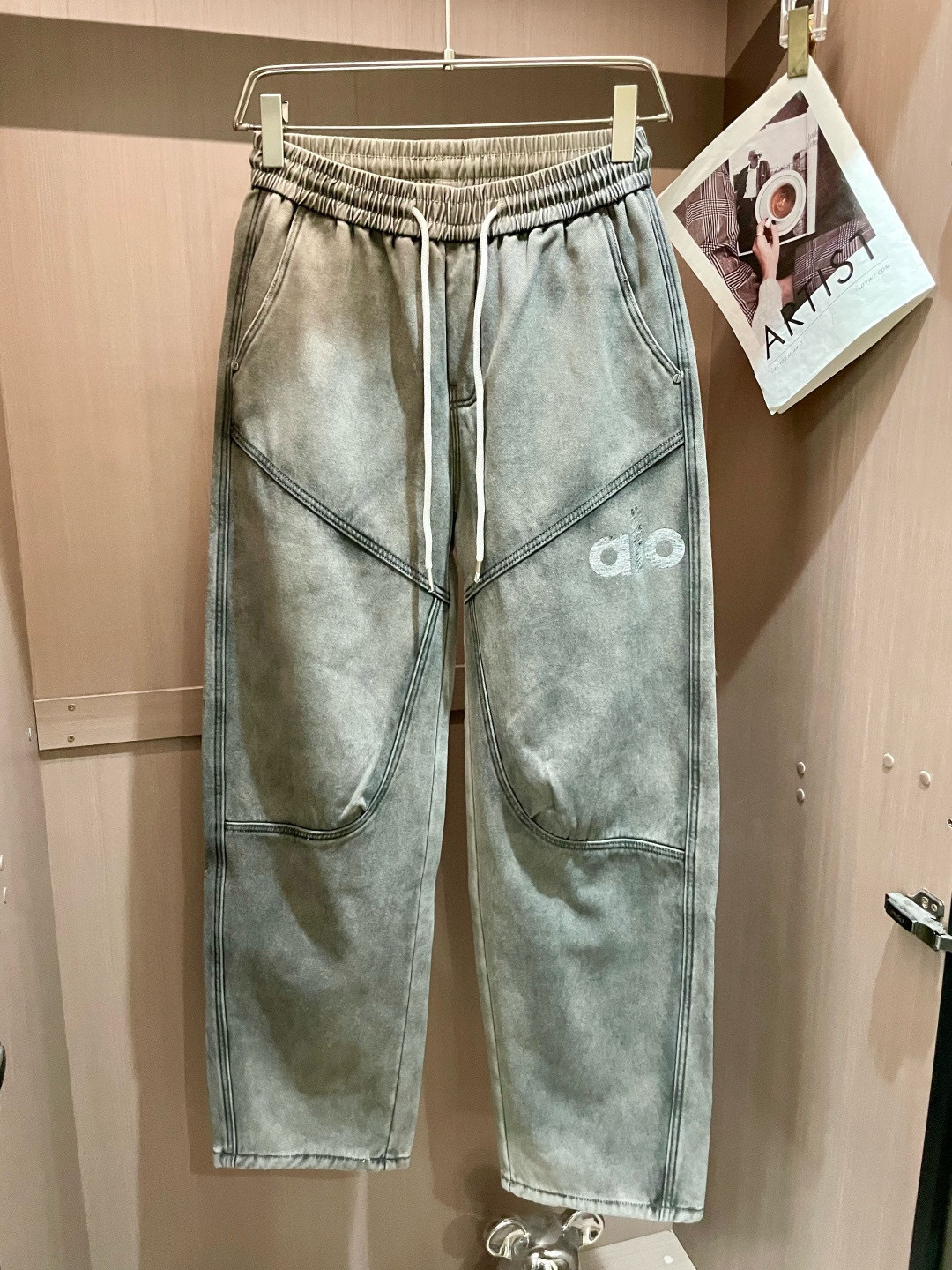 alo 2025秋冬最新系列男士加厚休闲裤！内里加绒，非常保暖，北方的宝子们赶紧备上！采用客供弹力柔棉材