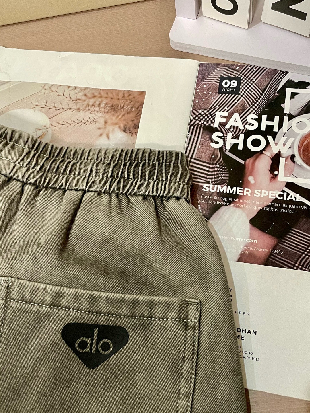 alo 2025秋冬最新系列男士加厚休闲裤！内里加绒，非常保暖，北方的宝子们赶紧备上！采用客供弹力柔棉材